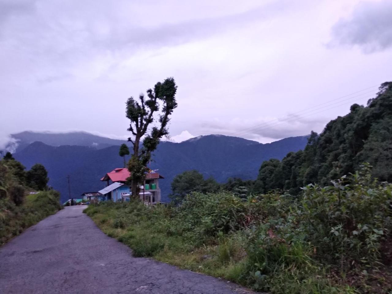 Tibet Homestay Rishop Buitenkant foto