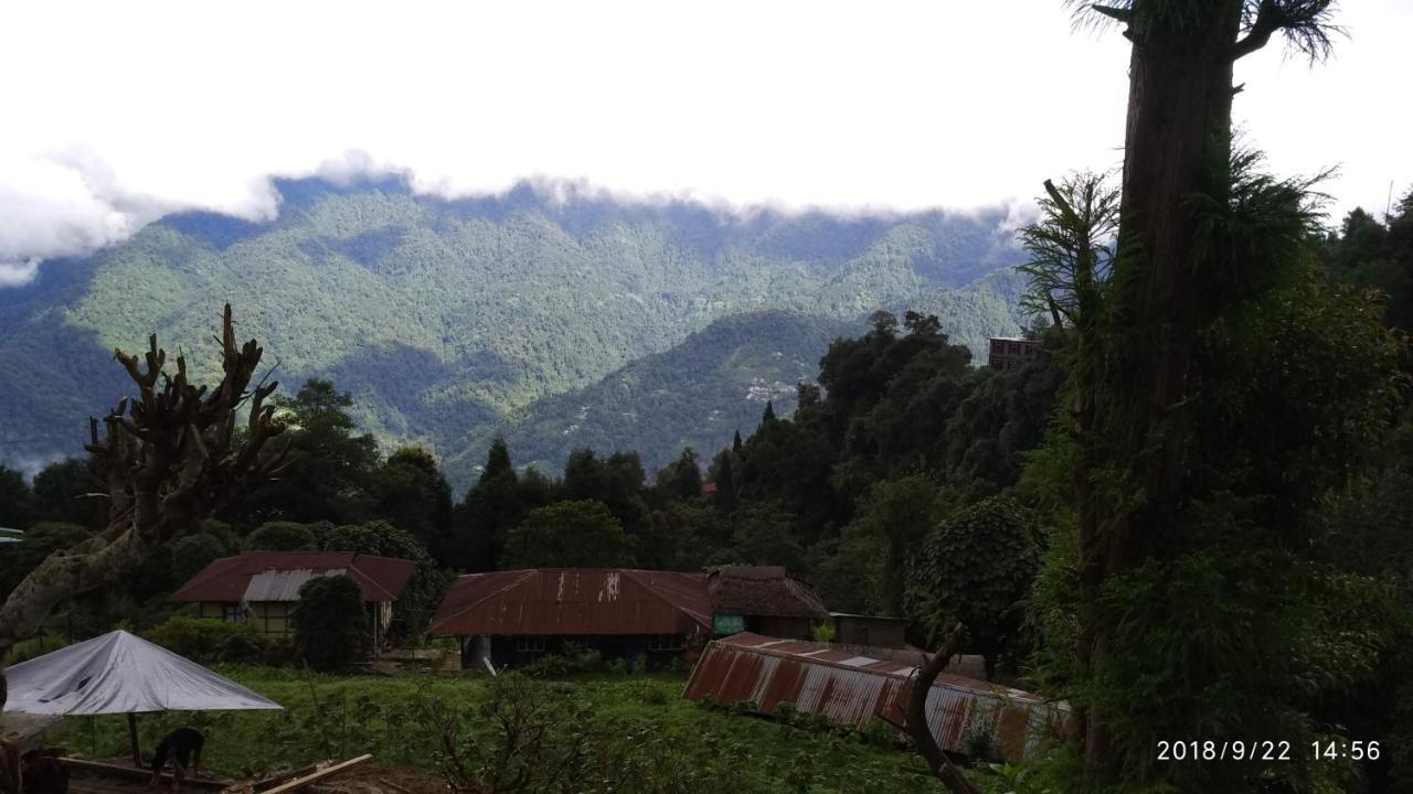 Tibet Homestay Rishop Buitenkant foto