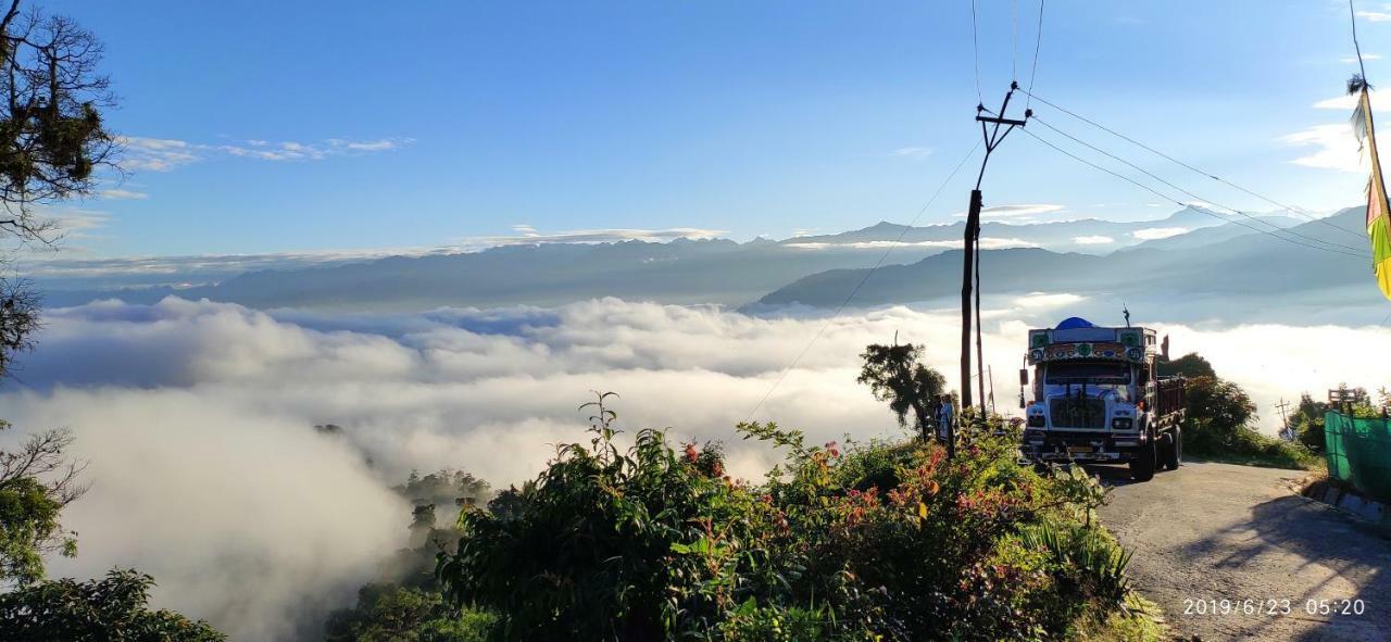 Tibet Homestay Rishop Buitenkant foto