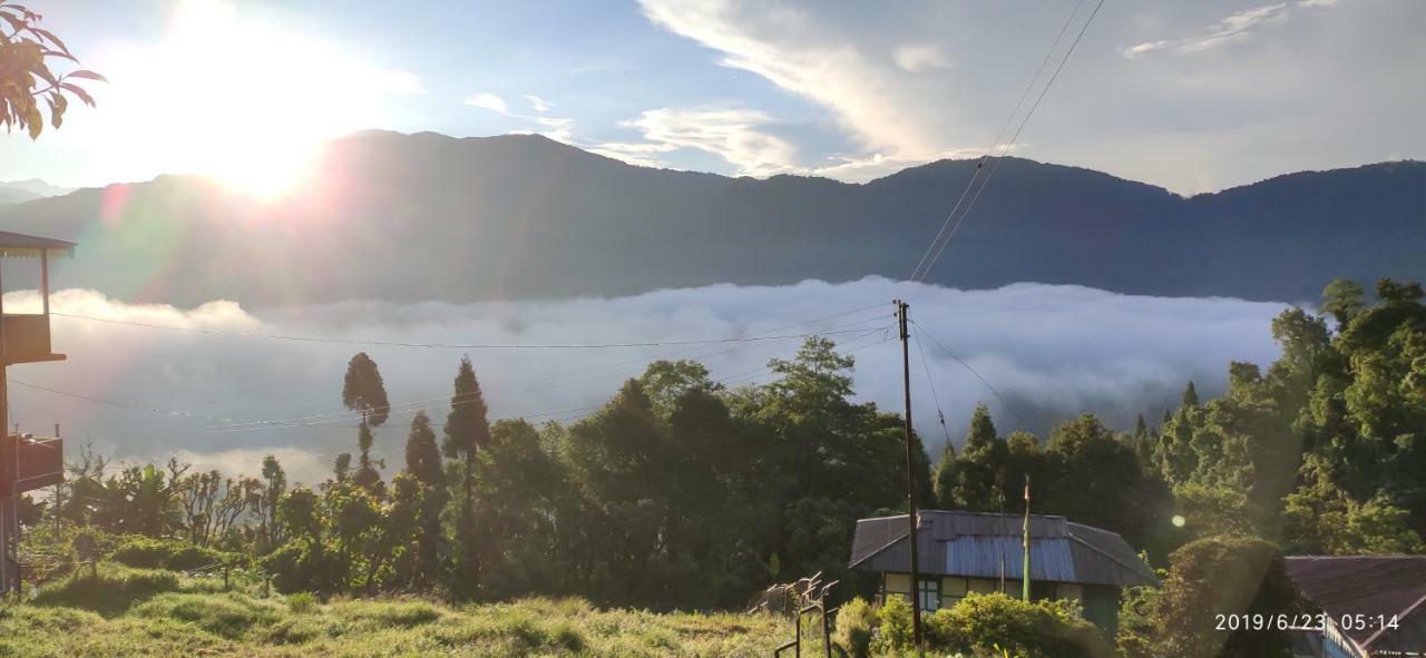 Tibet Homestay Rishop Buitenkant foto