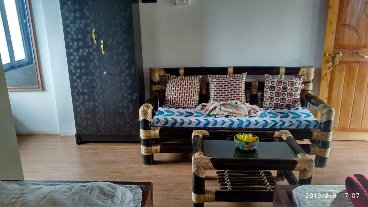 Tibet Homestay Rishop Buitenkant foto