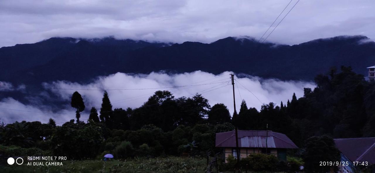 Tibet Homestay Rishop Buitenkant foto